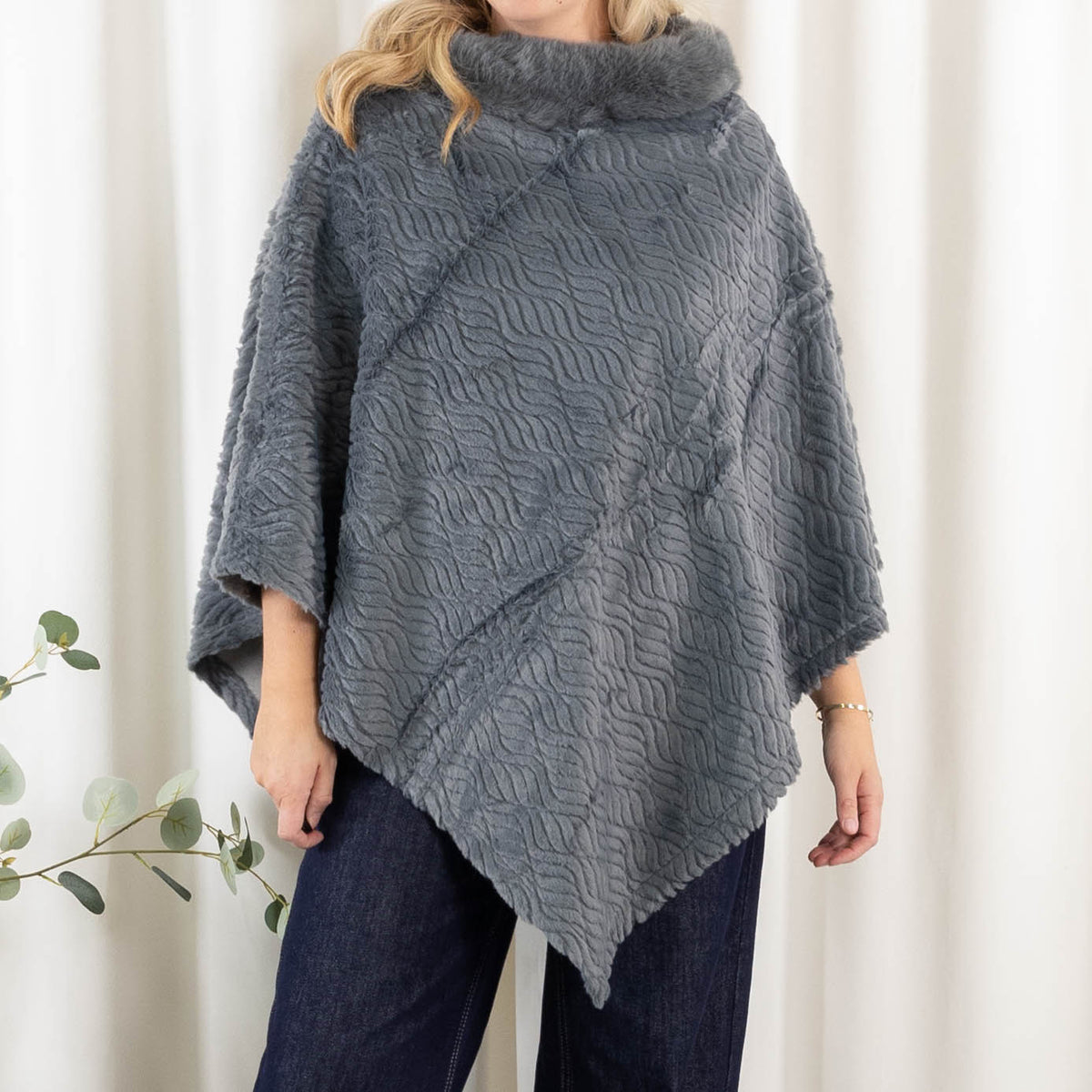 Natasha poncho, Lysegrå