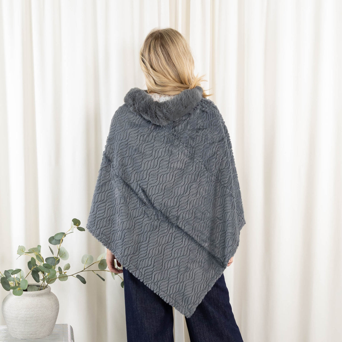 Natasha poncho, Lysegrå