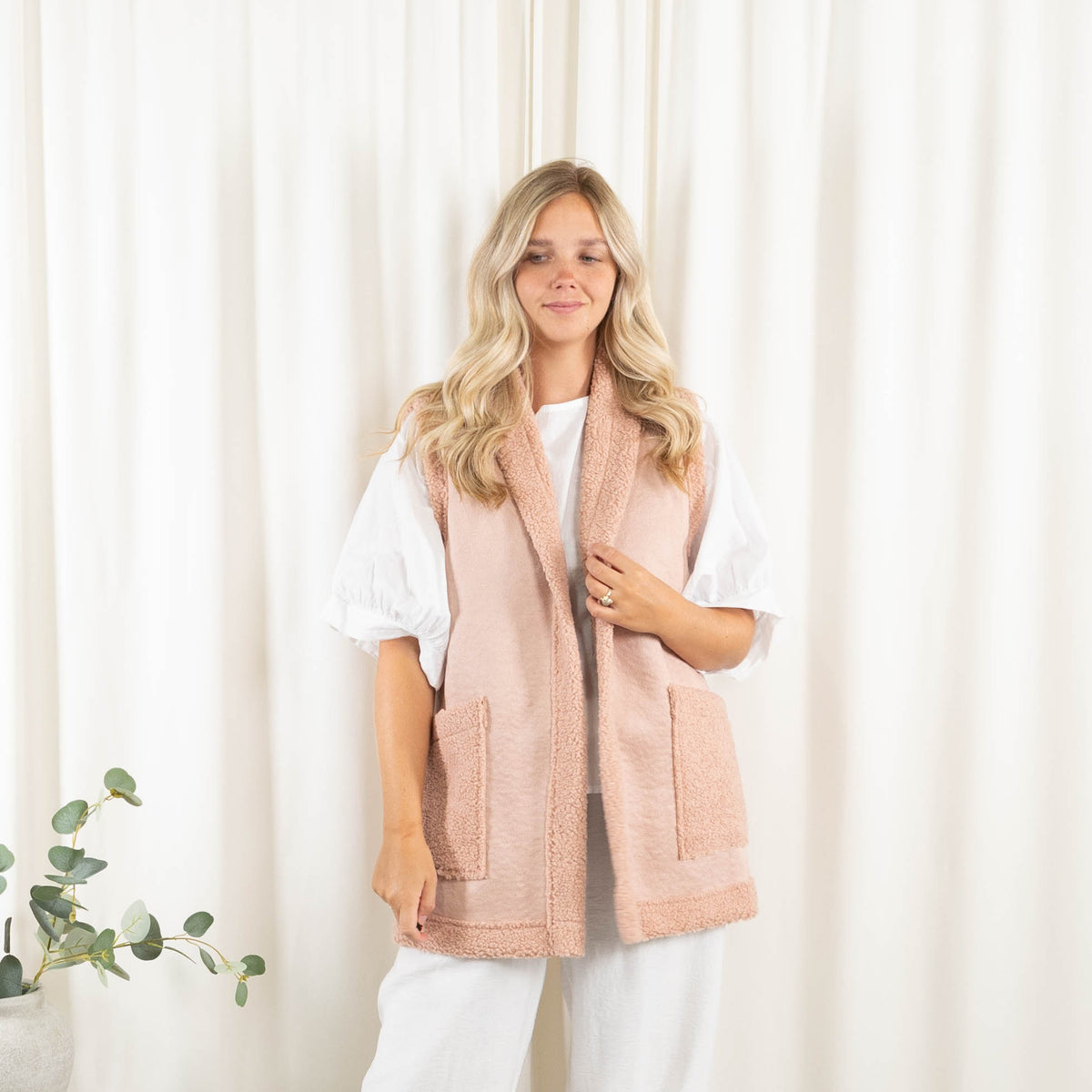 Eden vest, Rosa