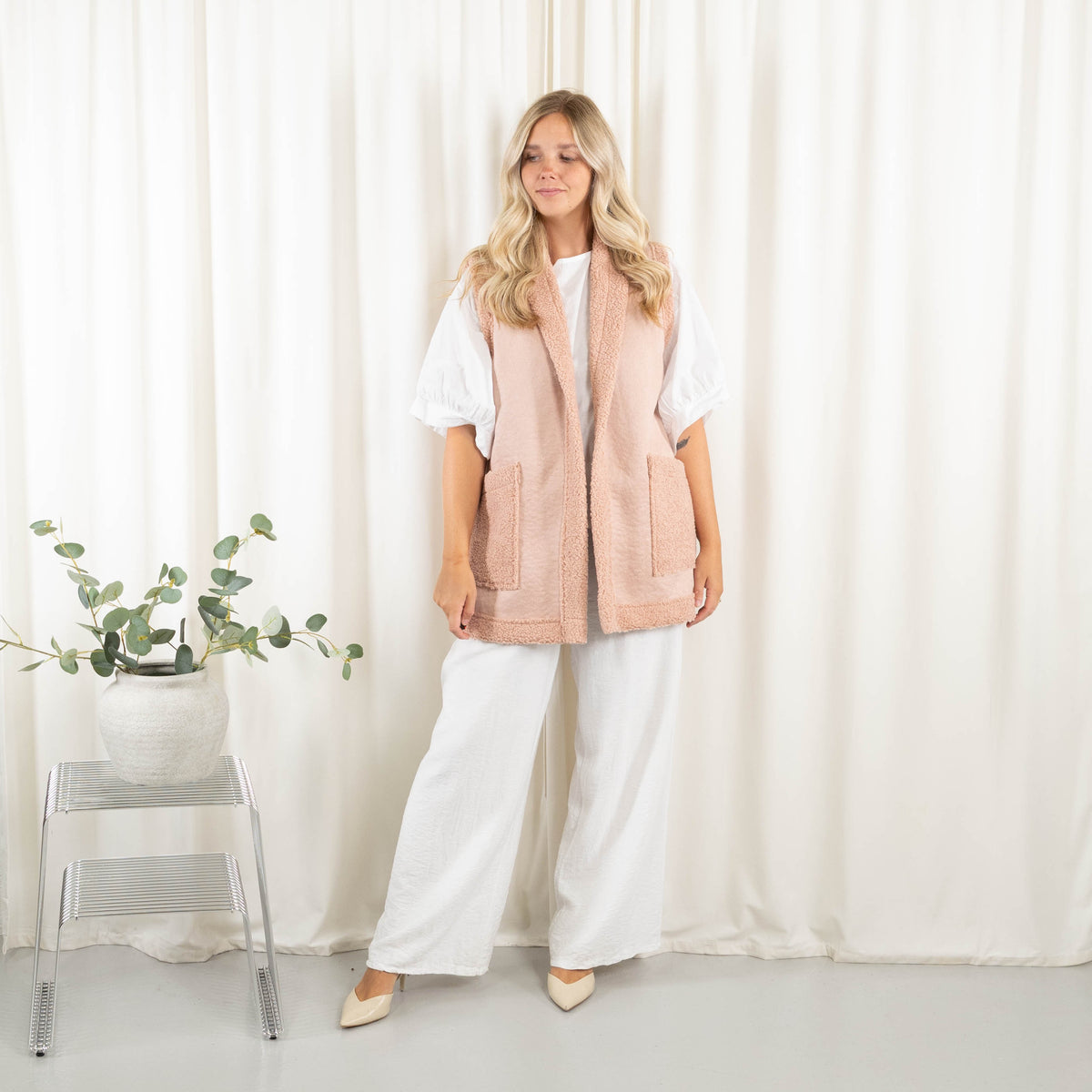 Eden vest, Rosa