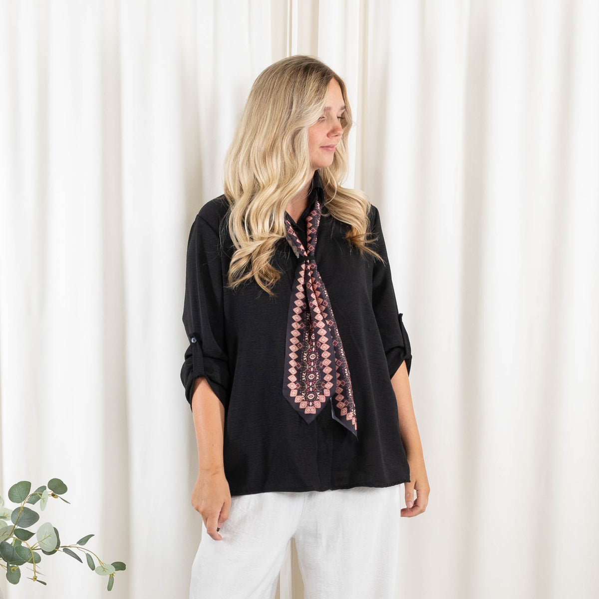 Karina overdel, Sort