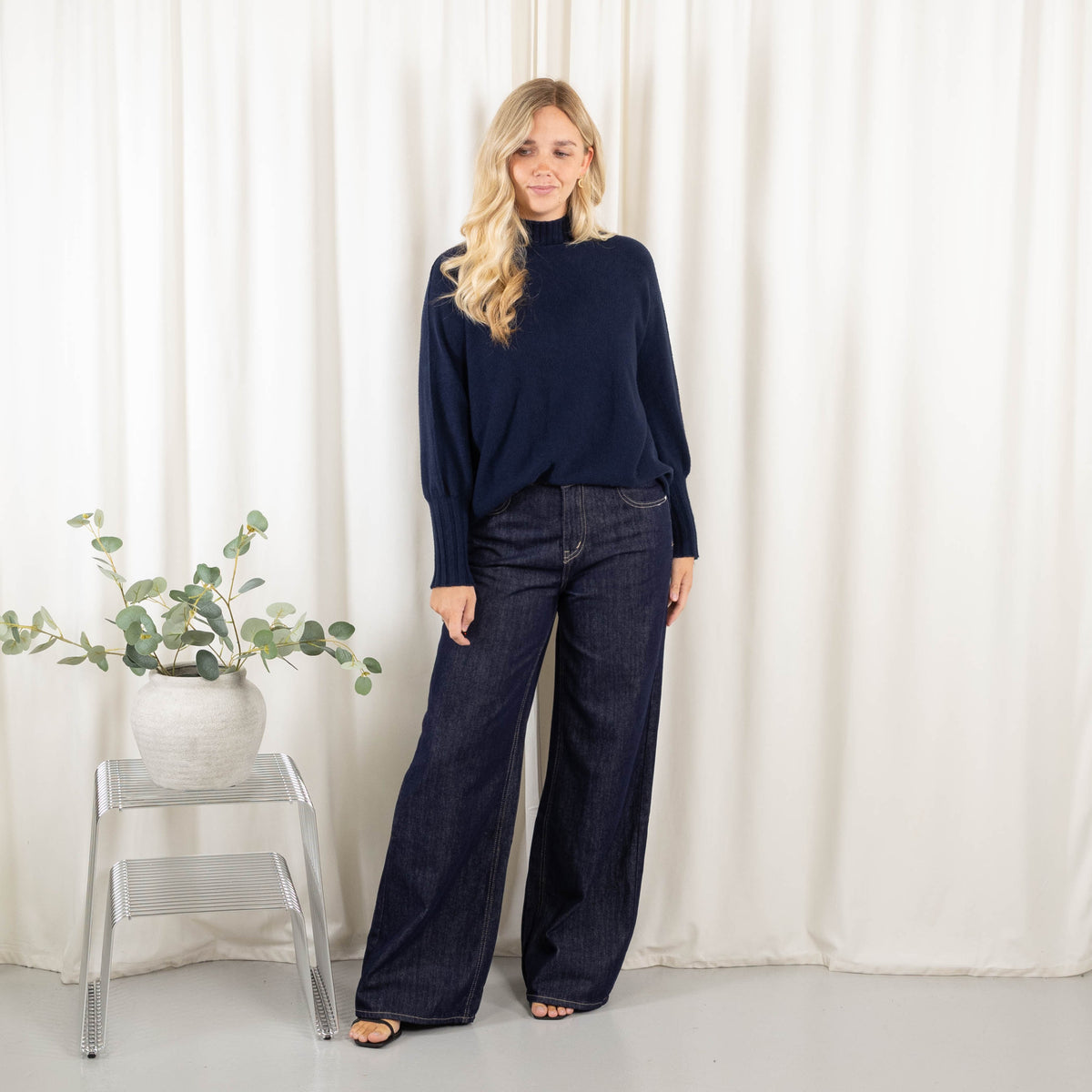 Natalia strik, Navy