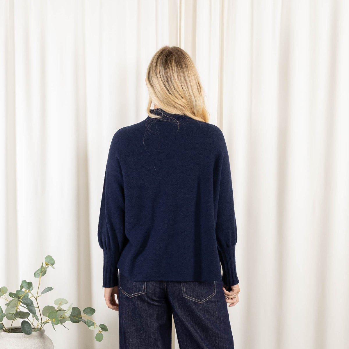Natalia strik, Navy