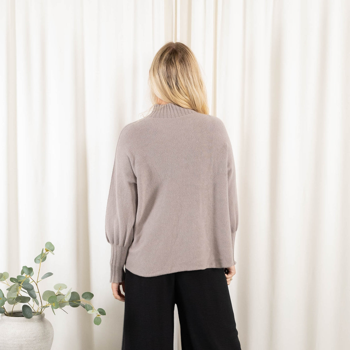 Natalia strik, Taupe