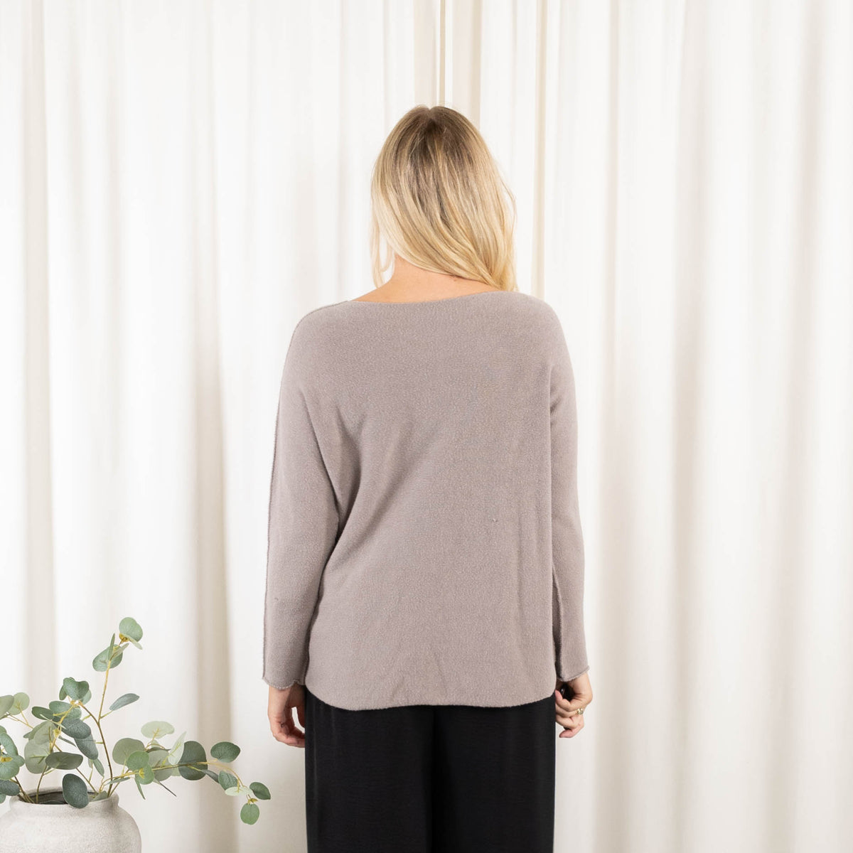 Nia strik, Taupe