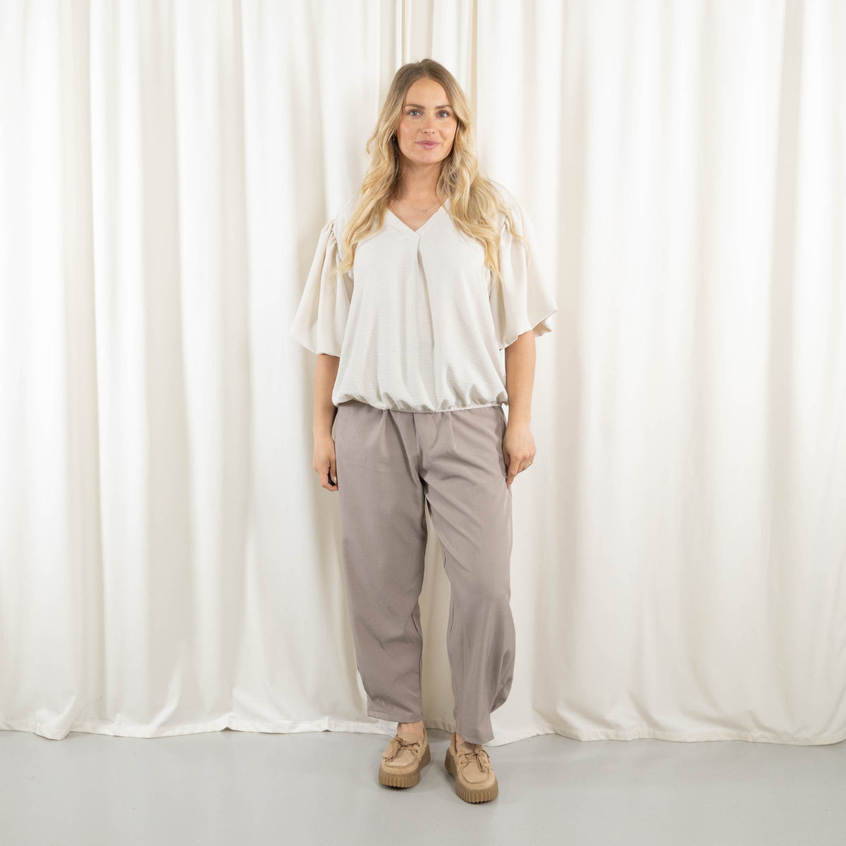Samantha overdel, Beige