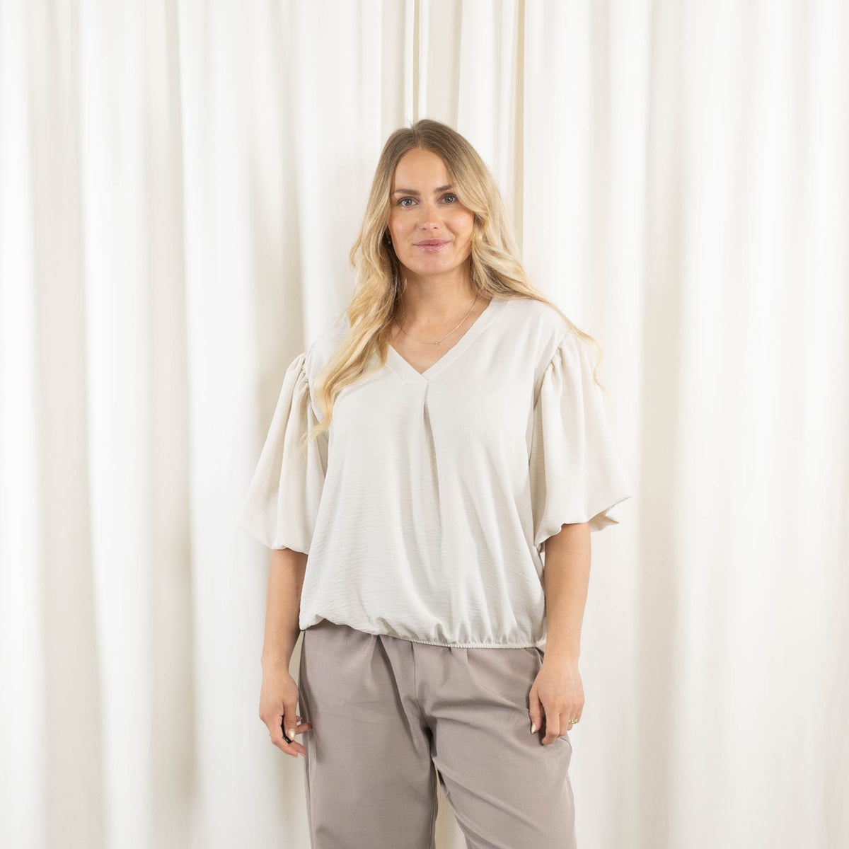 Samantha overdel, Beige