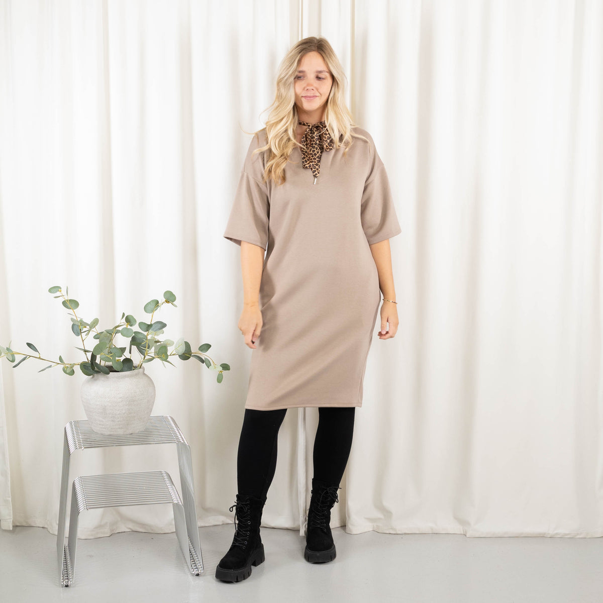 Tyra sweatkjole, Taupe
