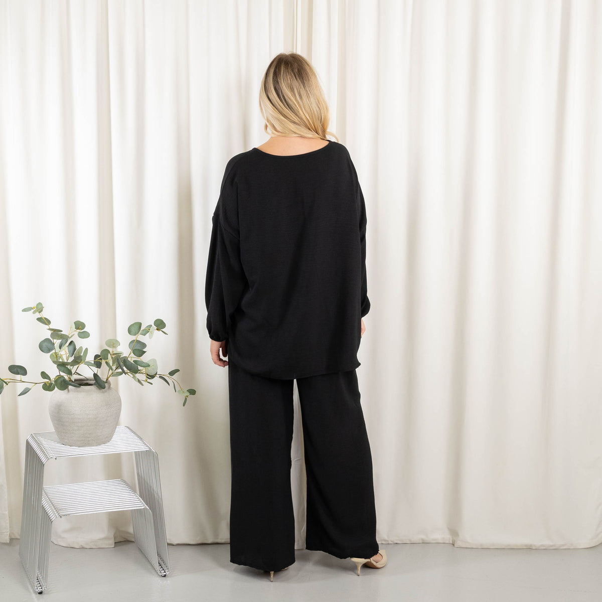 Marsha sæt, Sort