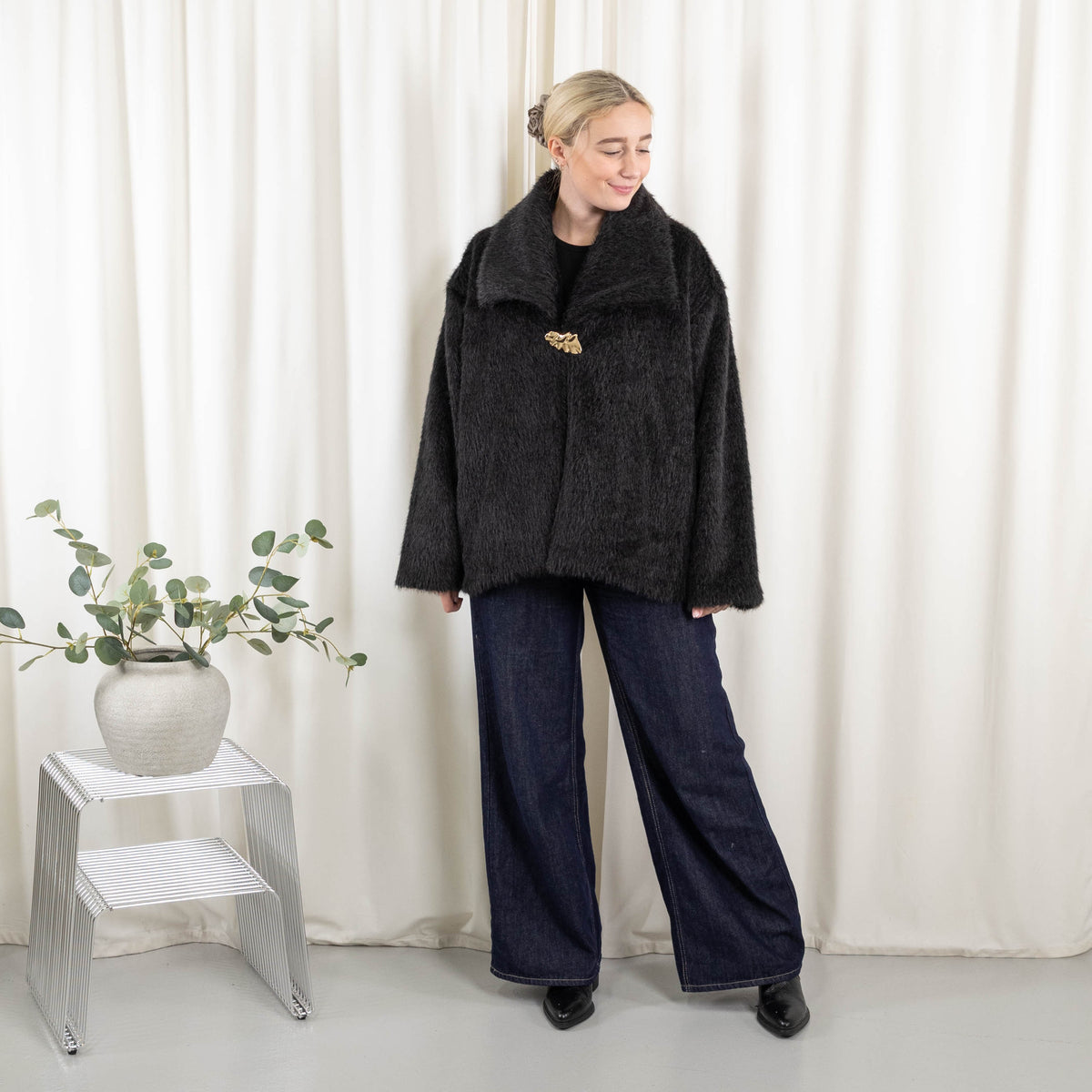 Sabine jakke, Sort