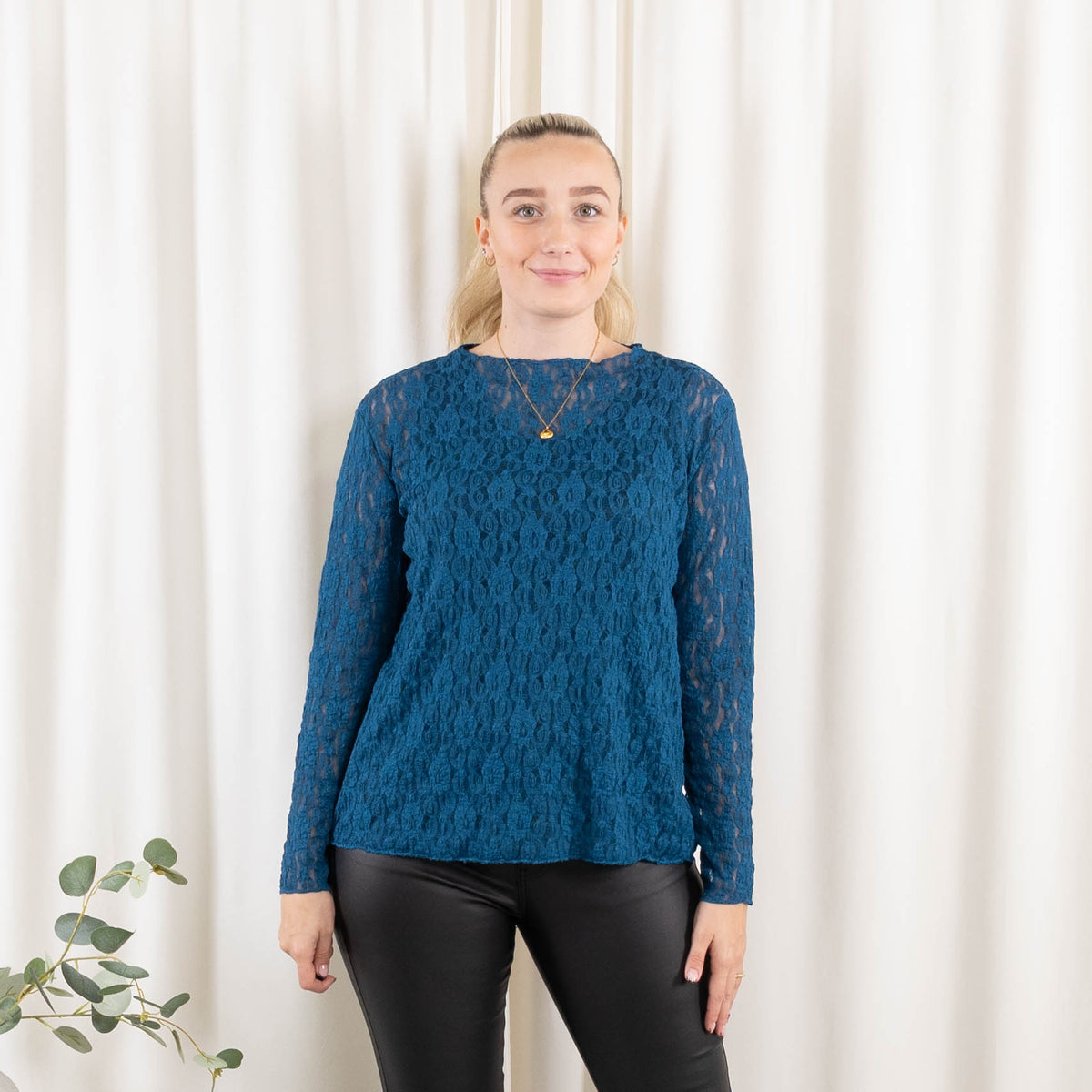 Carla lace overdel, Petrol