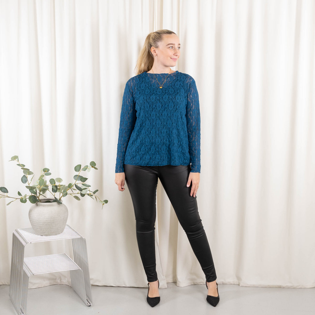 Carla lace overdel, Petrol