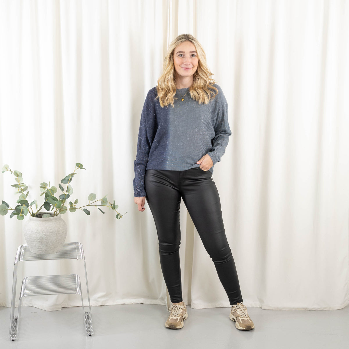 Angela strik, Navy