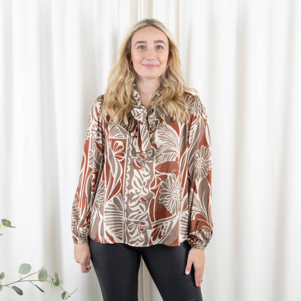 Fallon overdel, Taupe