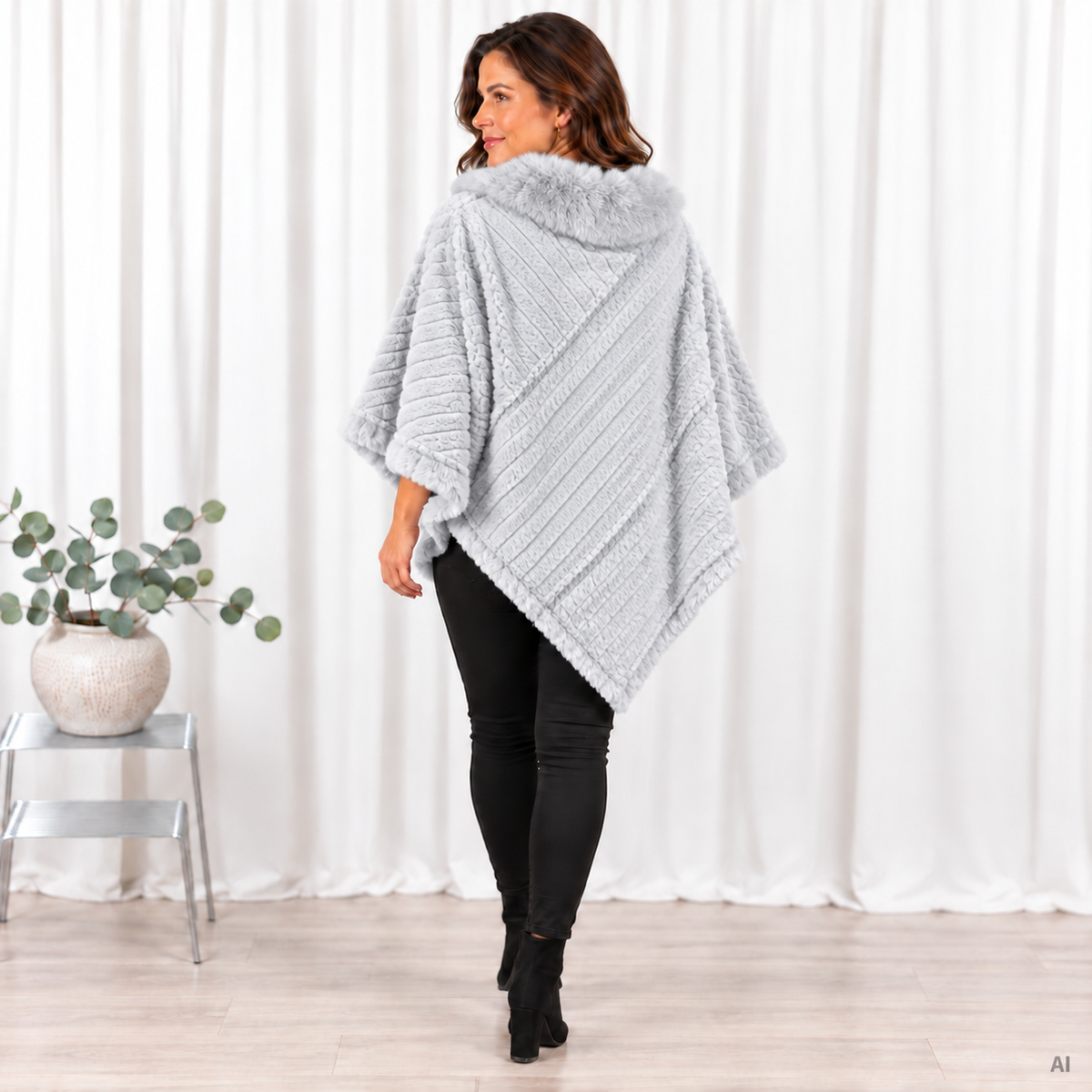 Ruby poncho, Lysegrå