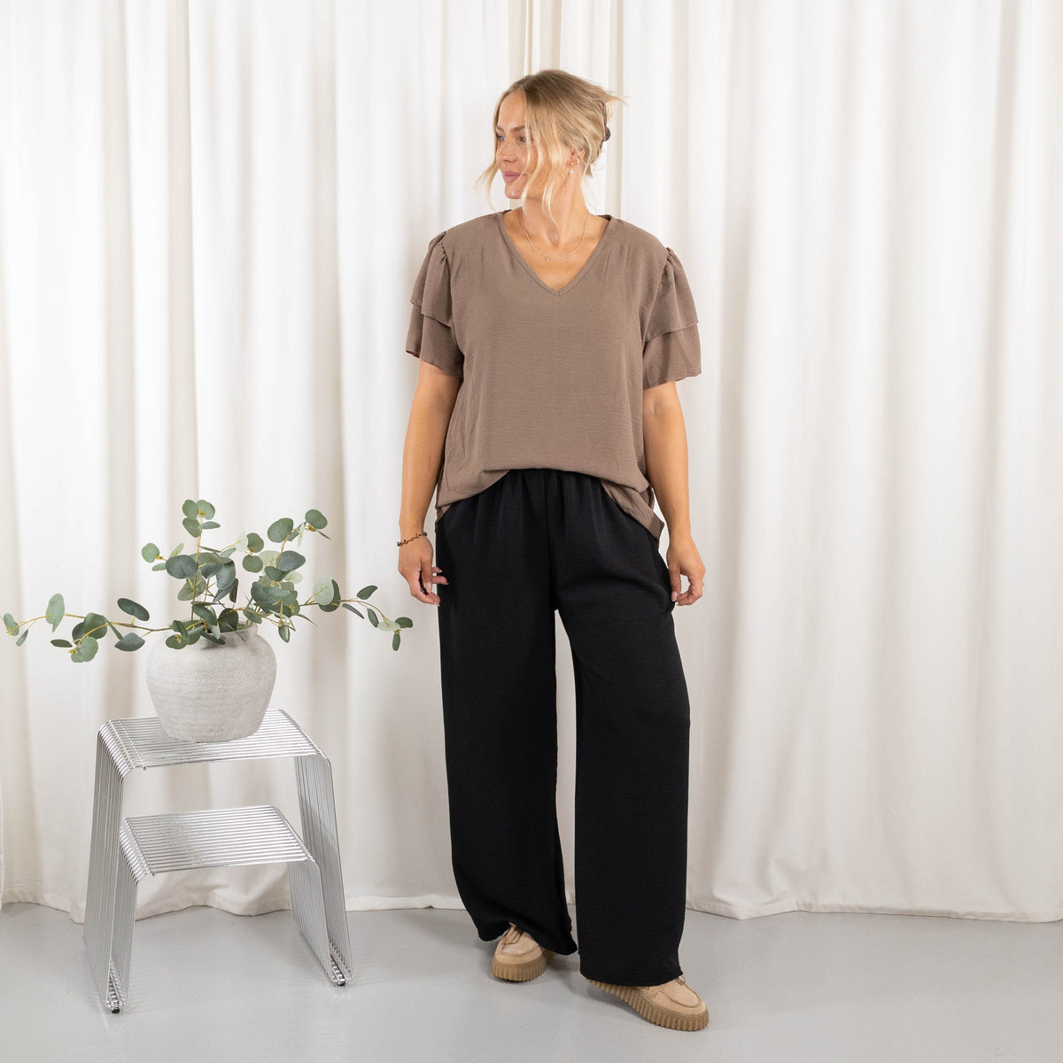 Sage overdel, Taupe