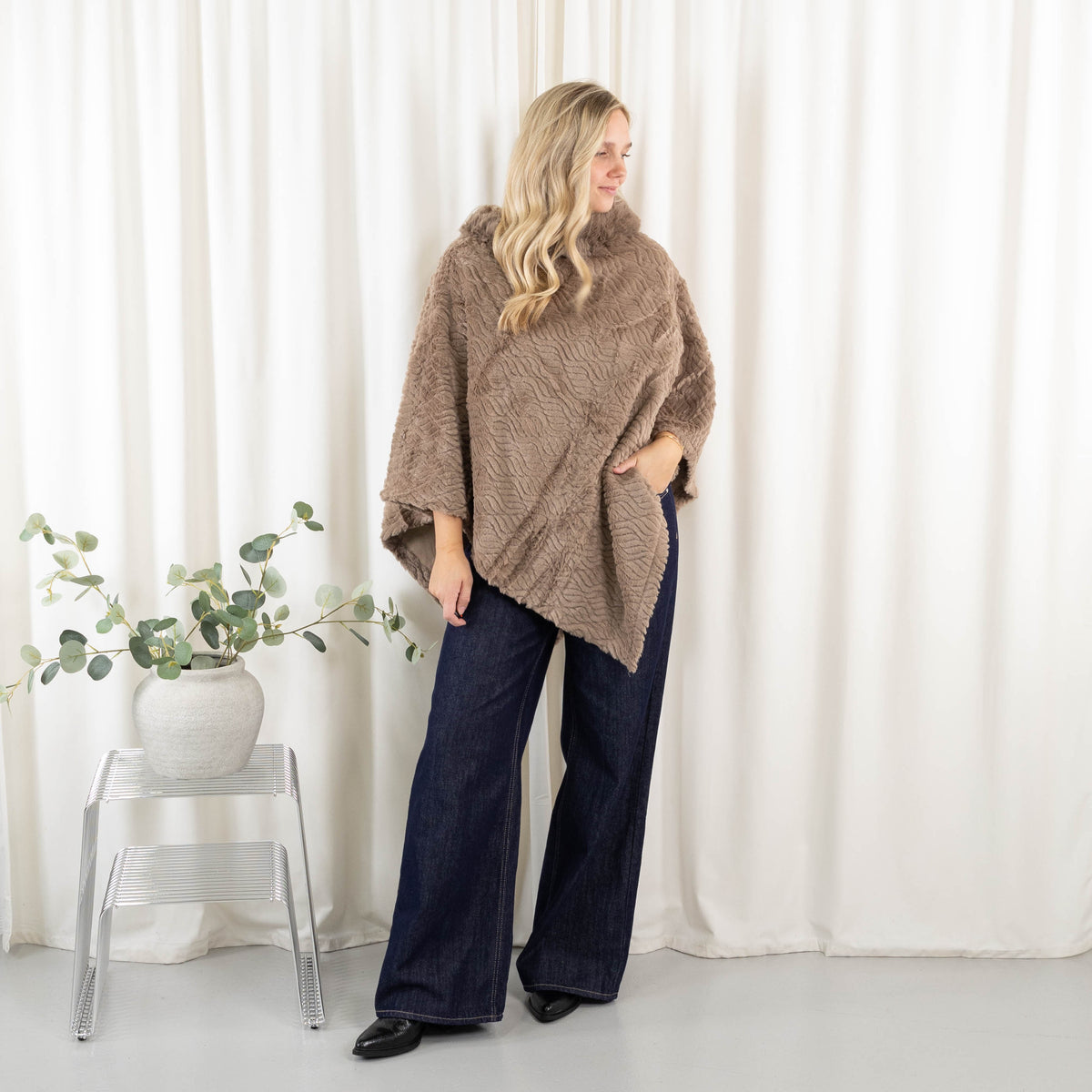 Natasha poncho, Taupe