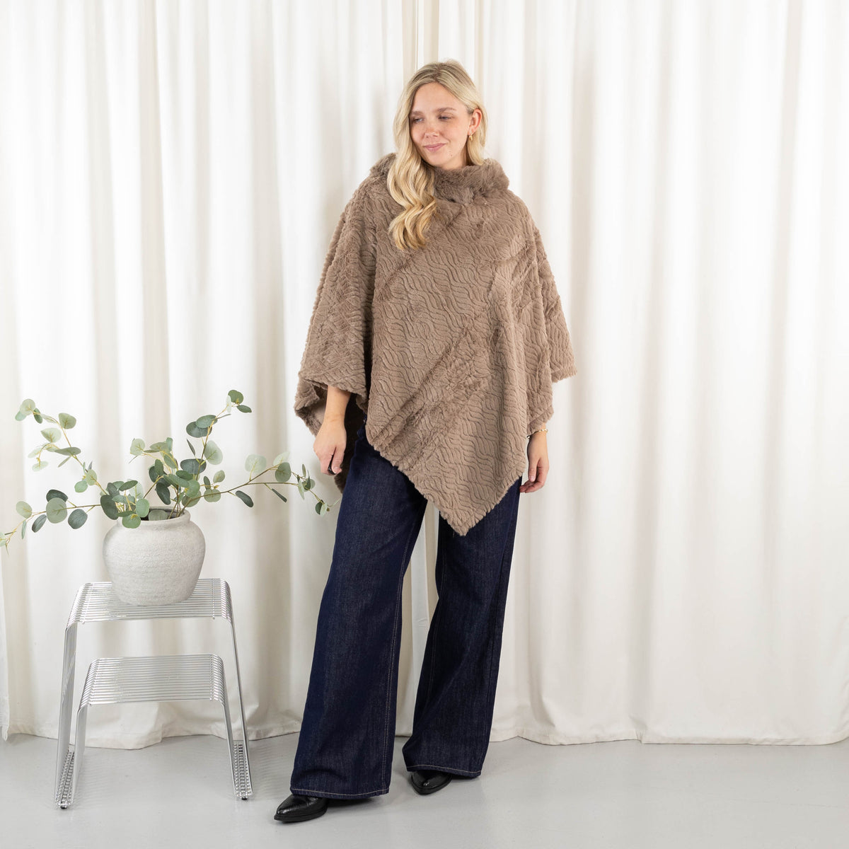 Natasha poncho, Taupe