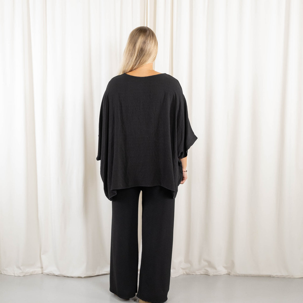 Sonja poncho, Sort