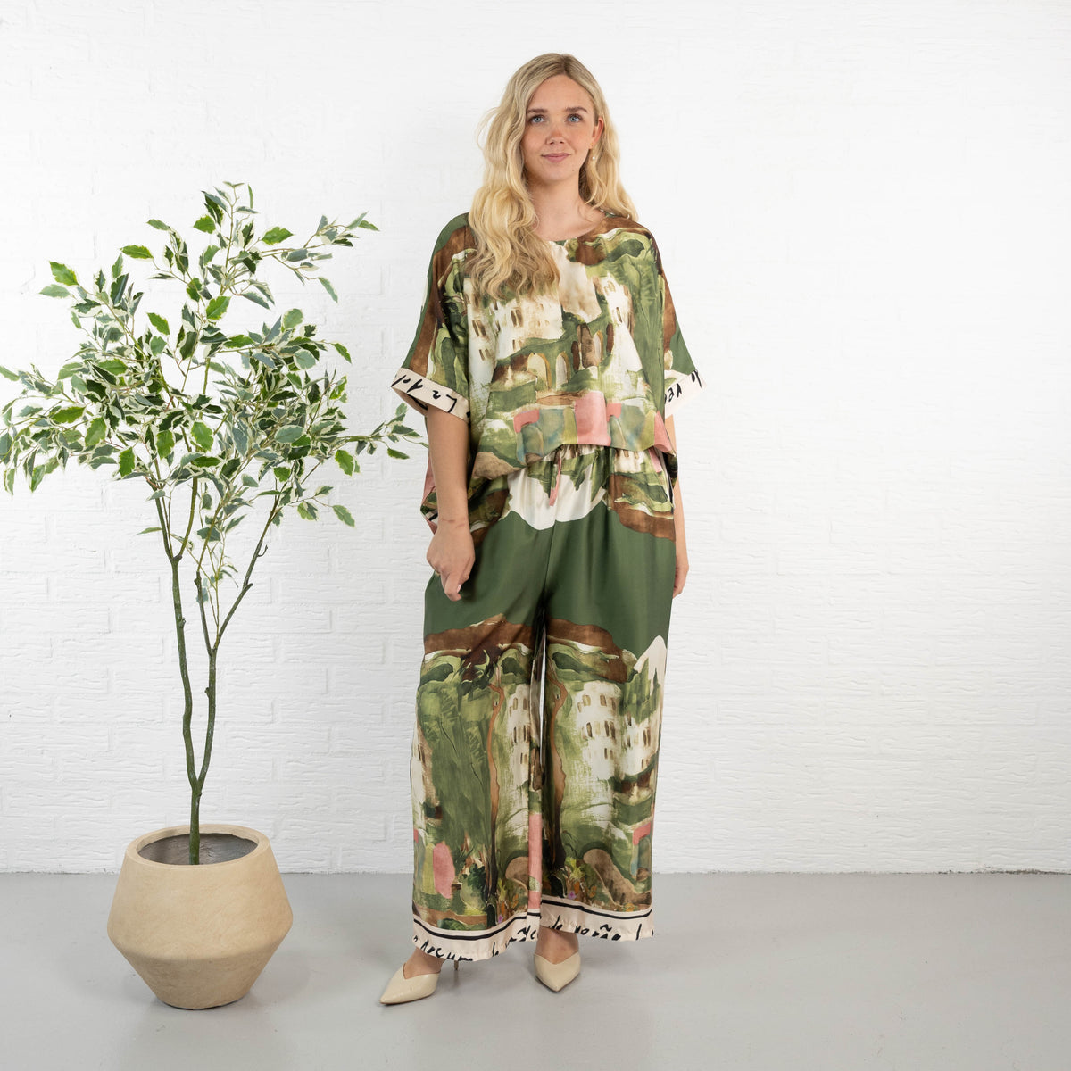Fenni sæt, Khaki