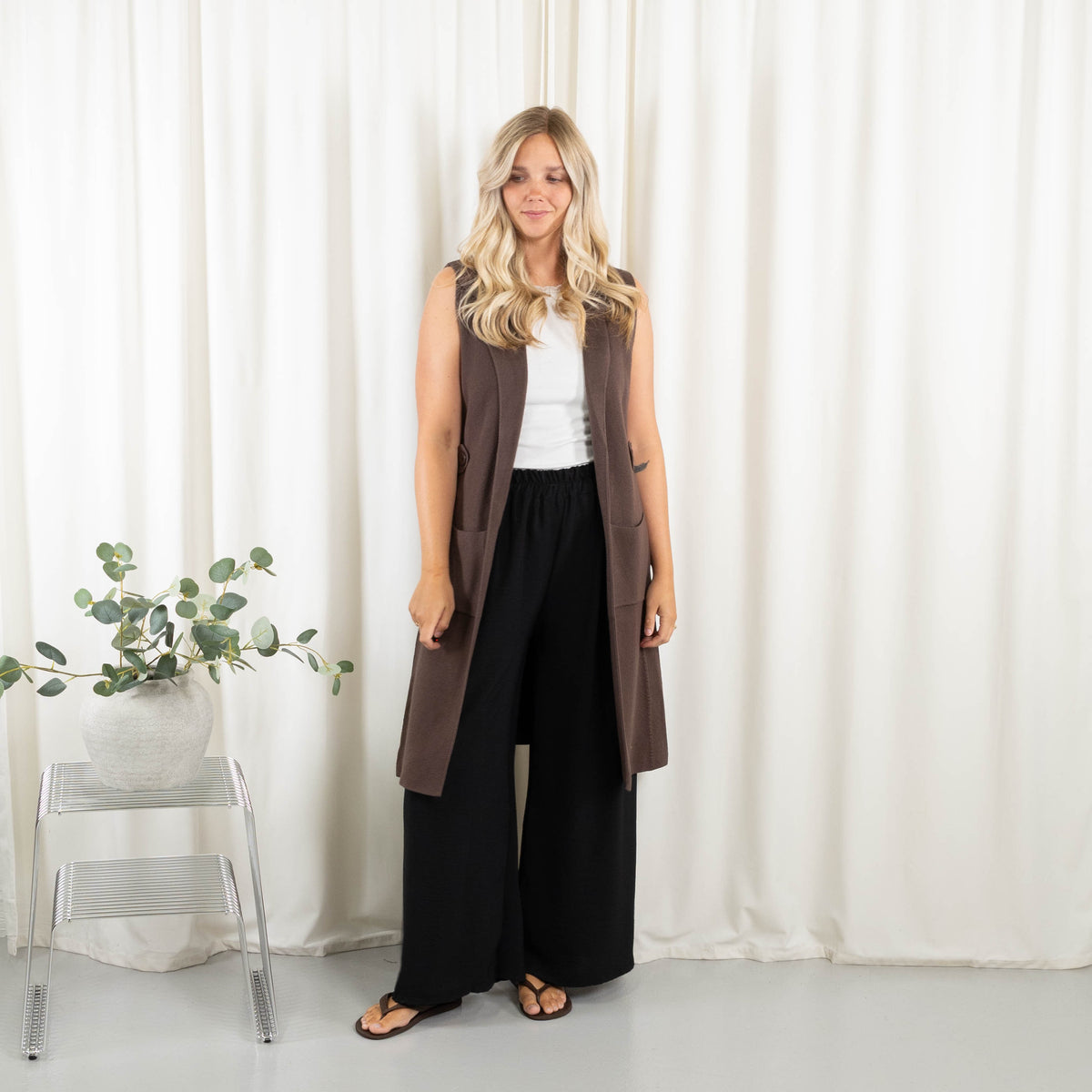 Mandy strikcardigan/vest, Choko