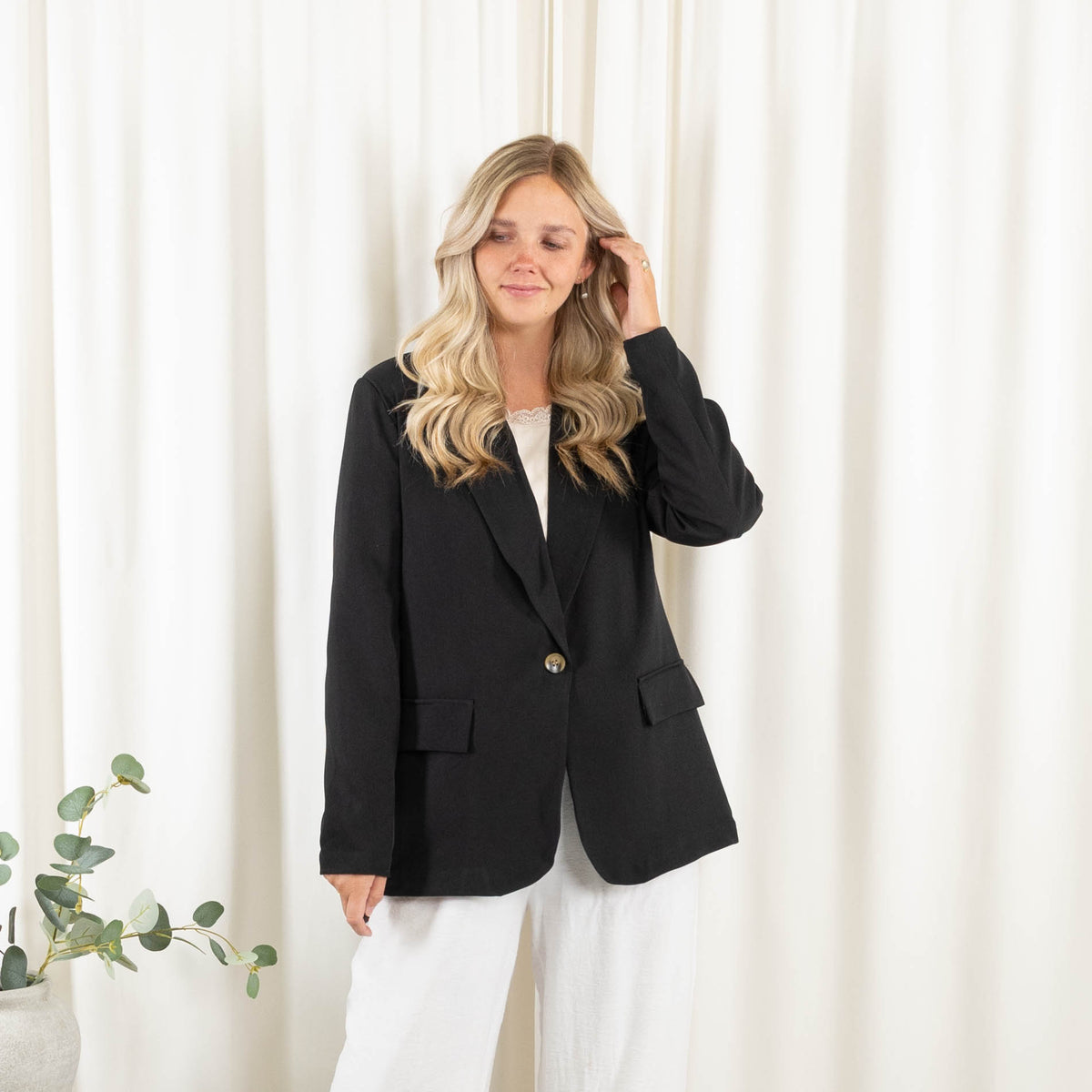 Nikita blazer, Sort