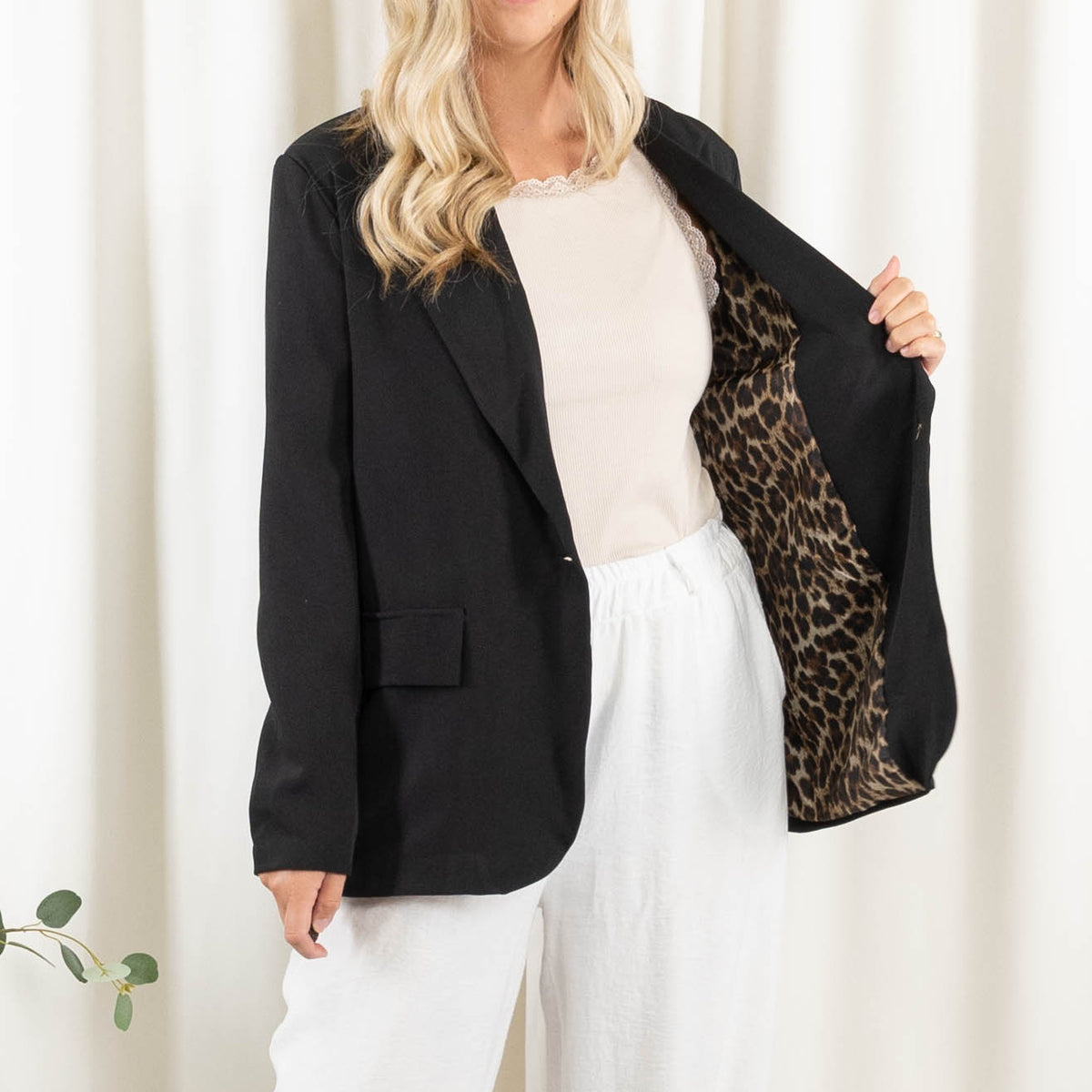 Nikita blazer, Sort