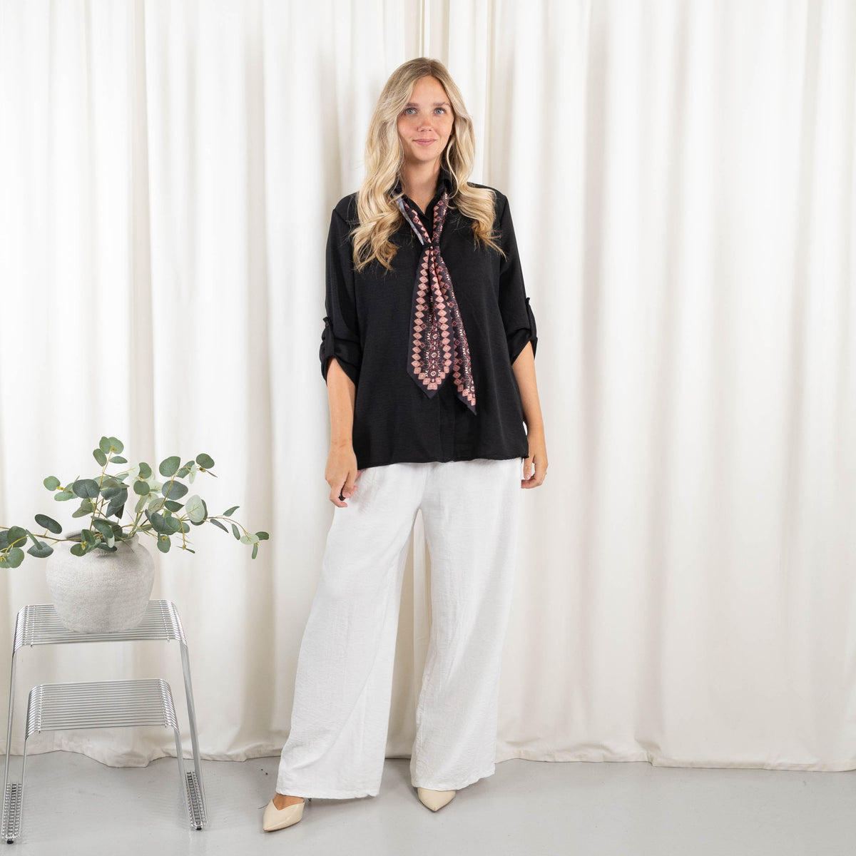 Karina overdel, Sort