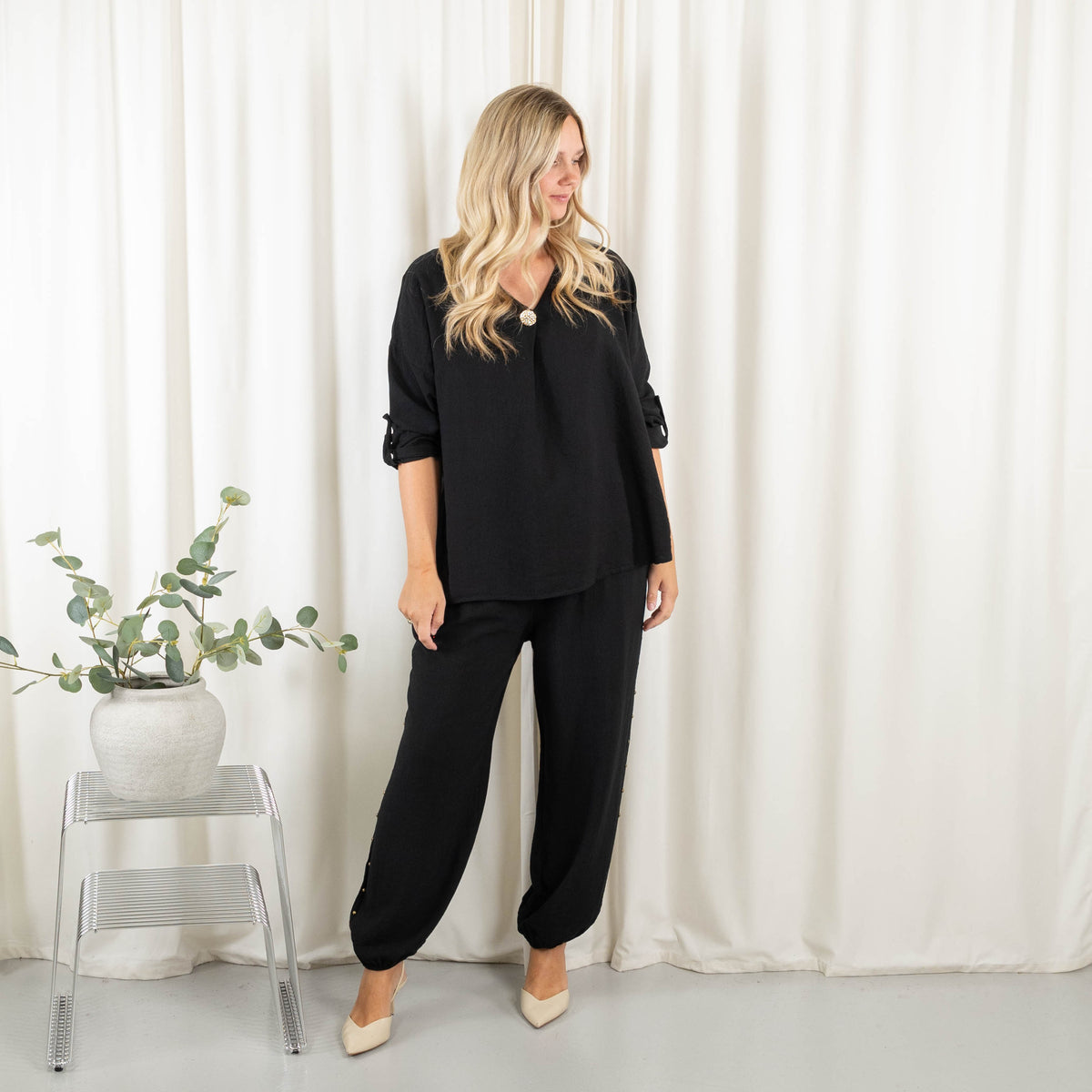 Stacy overdel, Sort