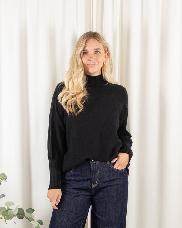 Natalia strik, Sort
