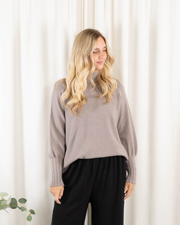 Natalia strik, Taupe