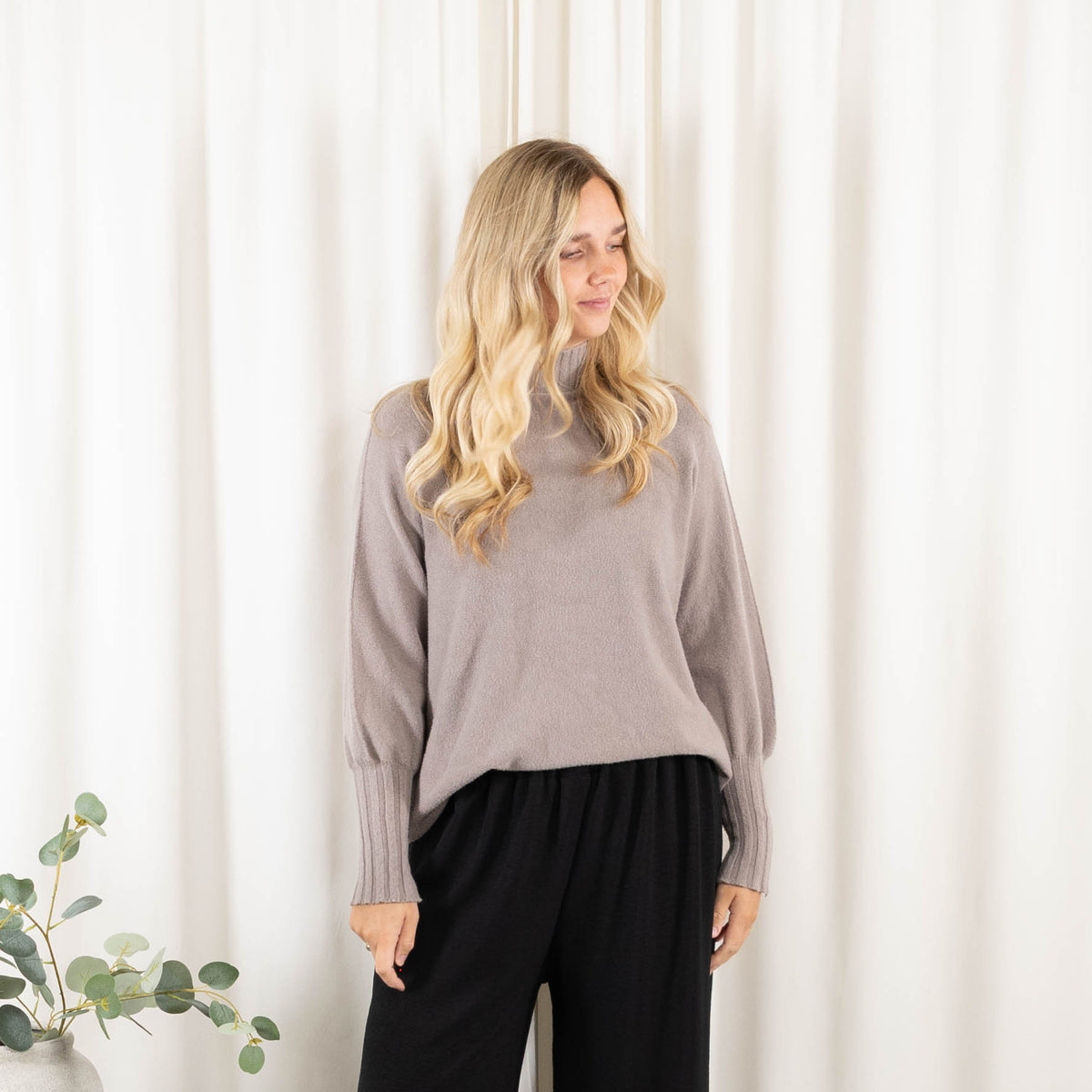 Natalia strik, Taupe