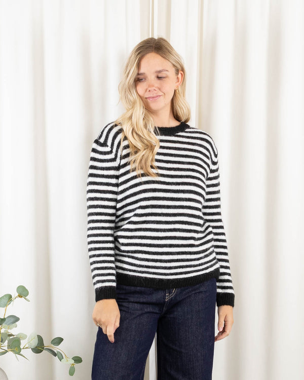 Caroline strik, Sort