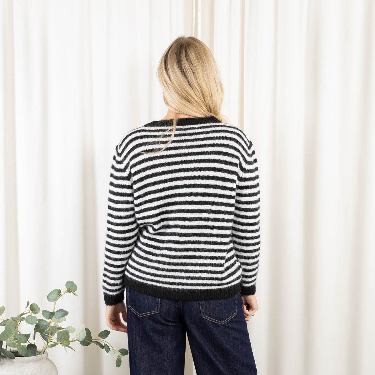 Caroline strik, Sort