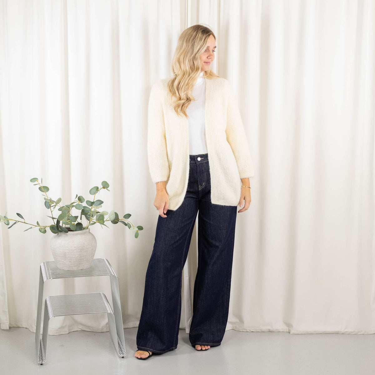 Laura cardigan, Råhvid