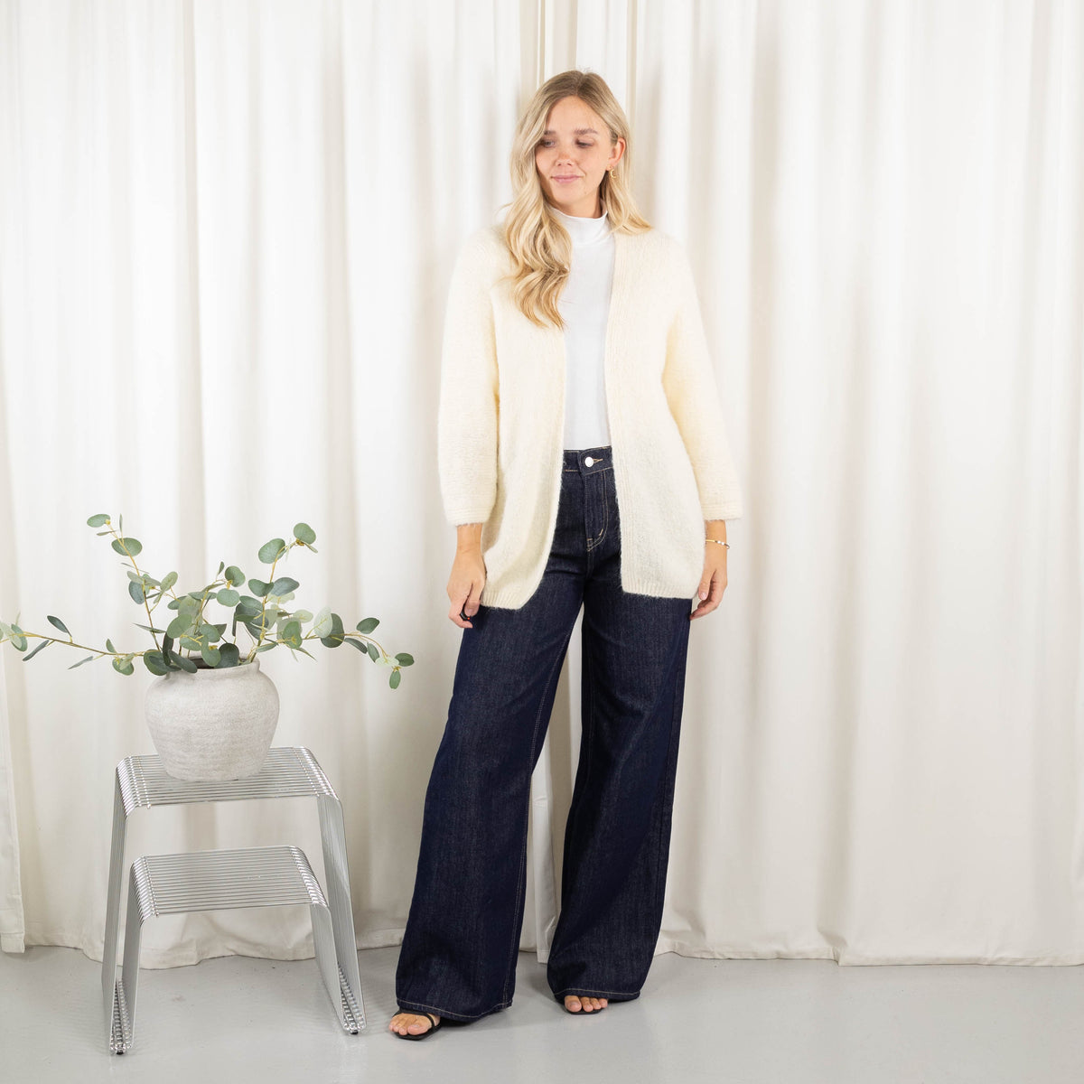 Laura cardigan, Råhvid