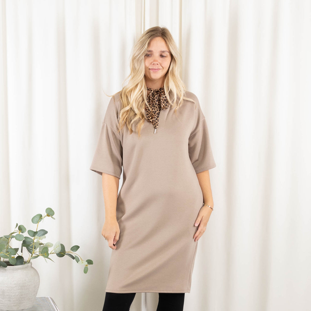Tyra sweatkjole, Taupe