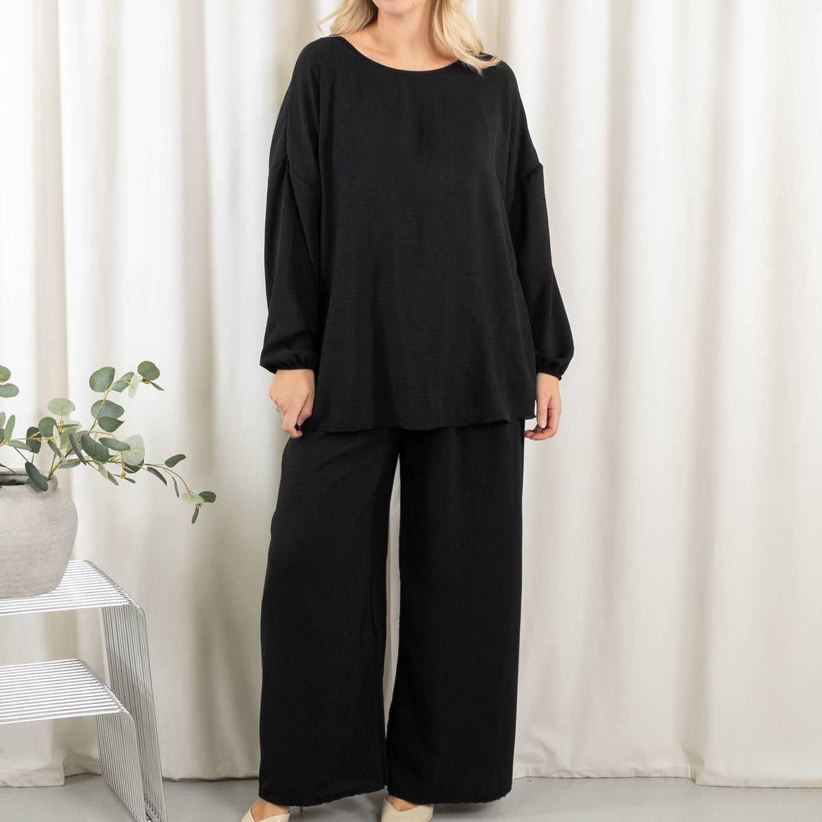 Marsha sæt, Sort