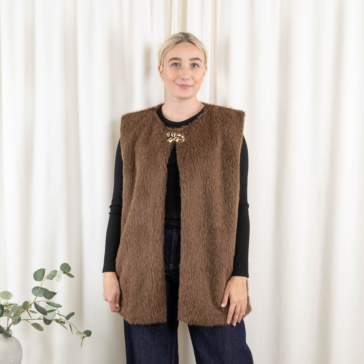 Lenora vest, Choko