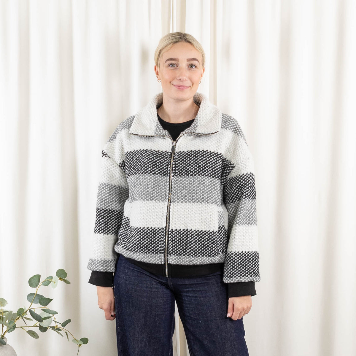 Enya jakke, Grå