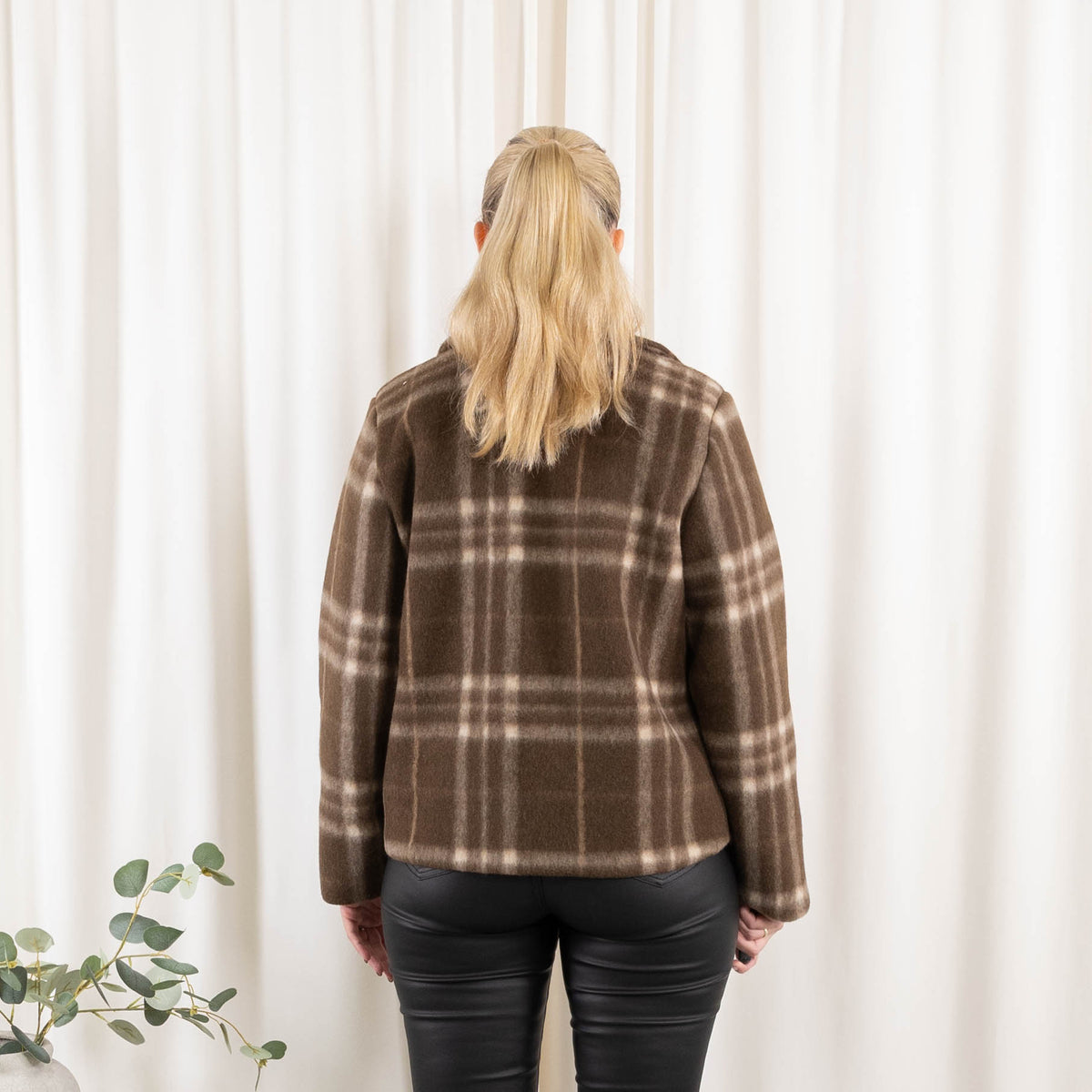 Megan uldblazer, Choko