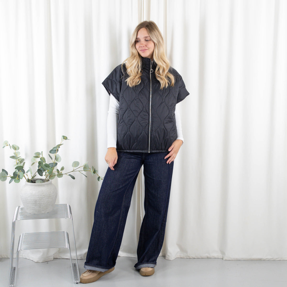 Ramona vest, Sort