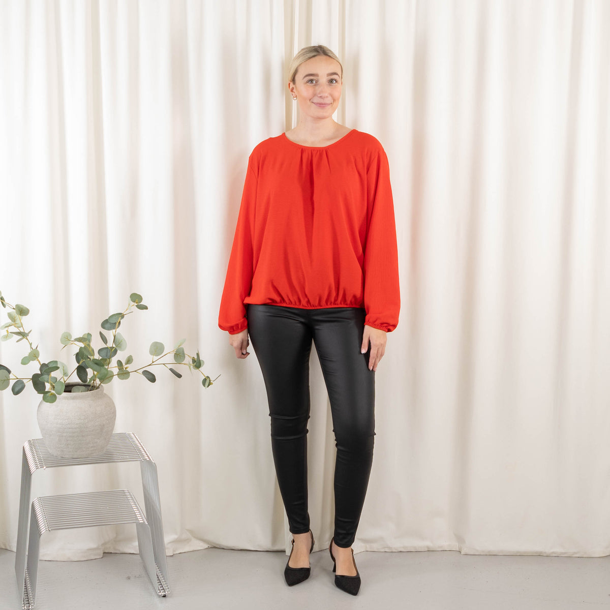 Katrin overdel, Rød