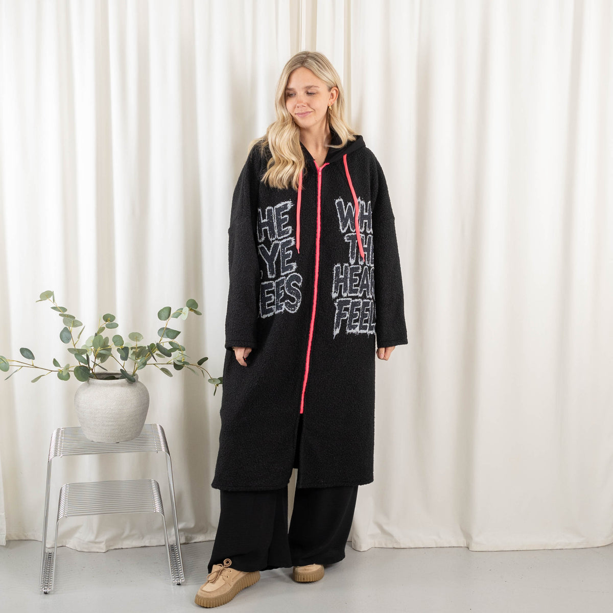 Amara jakke, Sort